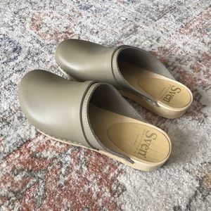 Sven Original Flat Clog Grey/Taupe (size 40)
